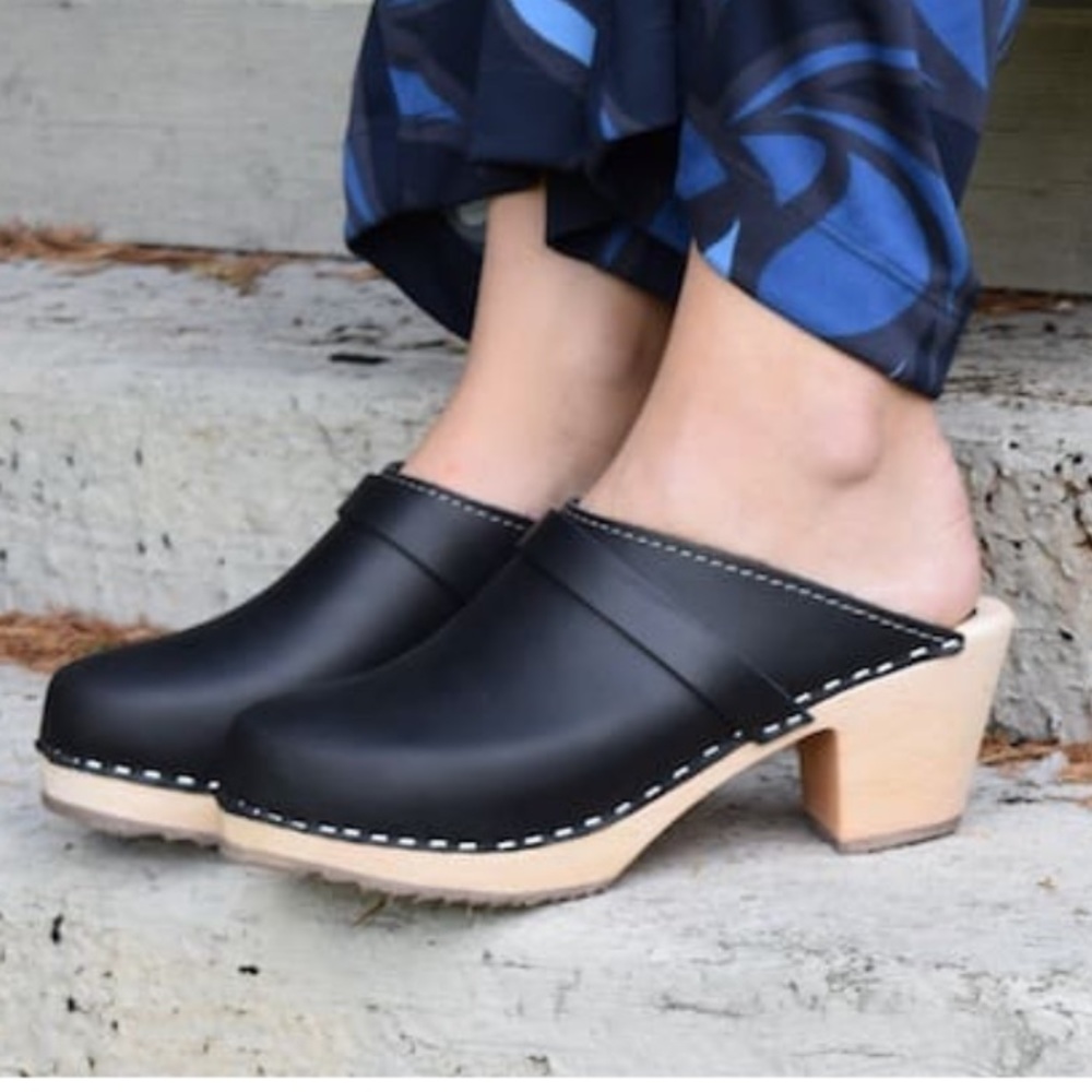 Lotta Clogs Slip on Highwood